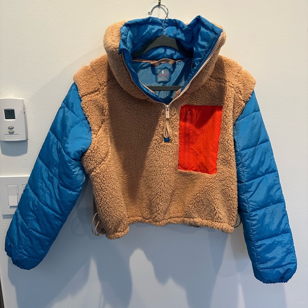 This is a Free People free movement puffy jacket. Size S.